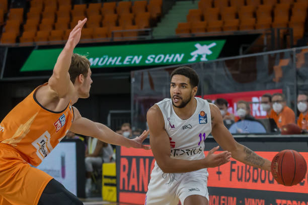 表现帮助洛 表现帮助洛