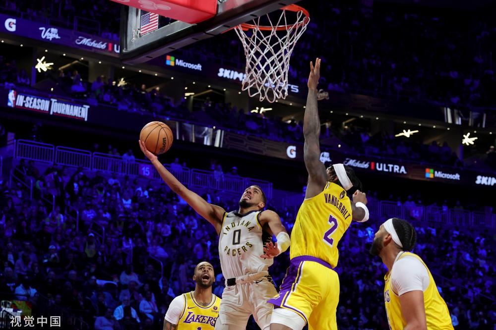 的配合也显 的配合也显